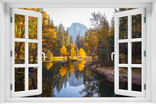 Fototapeta Naklejka Na Ścianę Okno 3D - Yosemite Valley river with reflection of Half-Dome and autumn trees