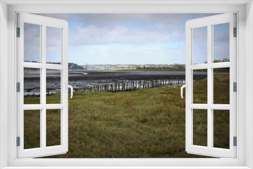 Fototapeta Naklejka Na Ścianę Okno 3D - paysage de bretagne , plage et pont