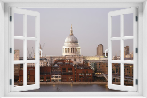 Fototapeta Naklejka Na Ścianę Okno 3D - St Paul's Cathedral over Thames River