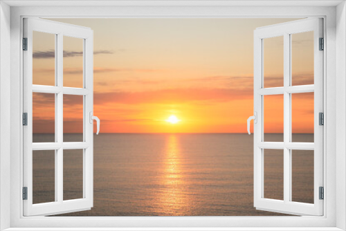 Fototapeta Naklejka Na Ścianę Okno 3D - 水平線と日の出