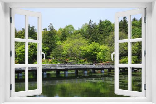 Fototapeta Naklejka Na Ścianę Okno 3D - 池のある庭園