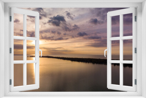 Fototapeta Naklejka Na Ścianę Okno 3D - Sunset over Lake Huron bay in summer in Michigan