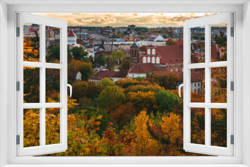 Fototapeta Naklejka Na Ścianę Okno 3D - Vilnius city view with churches in autumn