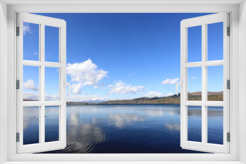 Fototapeta Naklejka Na Ścianę Okno 3D - 山中湖の紅葉風景
