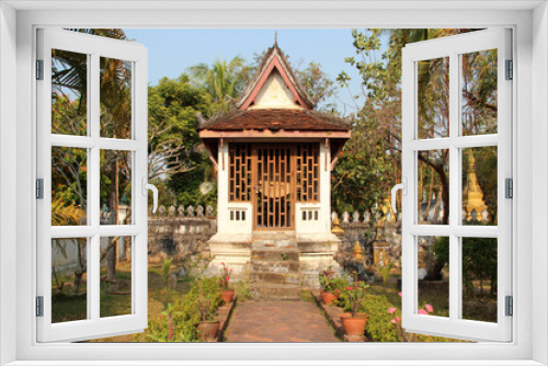 Fototapeta Naklejka Na Ścianę Okno 3D - buddhist temple (Wat Choumkhong) in luang prabang (laos)