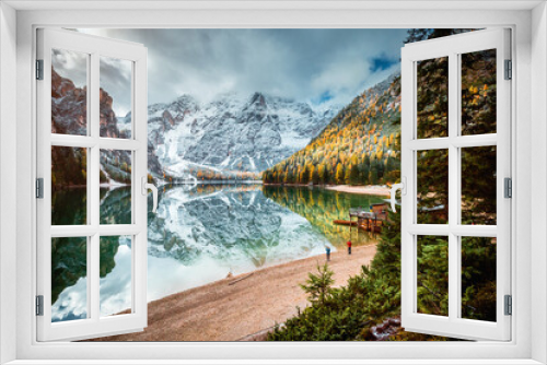 Fototapeta Naklejka Na Ścianę Okno 3D - Autumn scenery of peaceful alpine lake Braies. Location Dolomiti Alps, Italy, Europe.