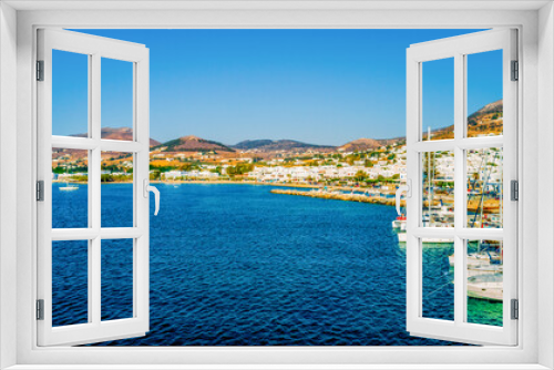 Fototapeta Naklejka Na Ścianę Okno 3D - Beautiful view of motorboats and yachts in the marina of Paros Island, Greece