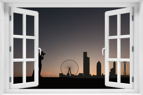 Fototapeta Naklejka Na Ścianę Okno 3D - man next to seattle city skyline silhouette