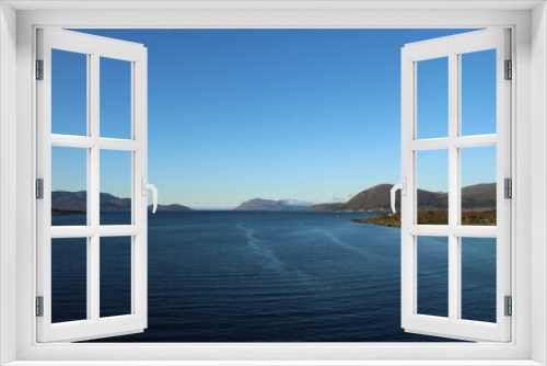 Fototapeta Naklejka Na Ścianę Okno 3D - The beautiful coast in Northern Norway