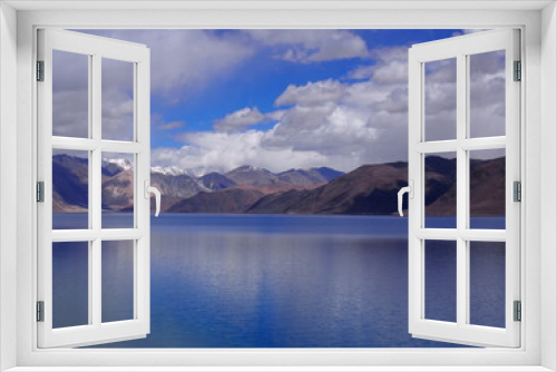 Fototapeta Naklejka Na Ścianę Okno 3D - Beautiful lake and magnificent blue skies and mountains, Pangong tso (Lake), Durbuk, Leh, Ladakh, Jammu and Kashmir, India