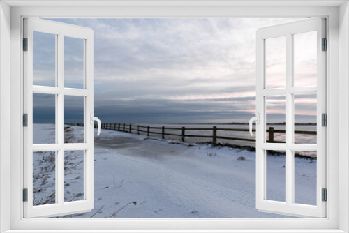 Fototapeta Naklejka Na Ścianę Okno 3D - Zimowy widok na rezerwat. 