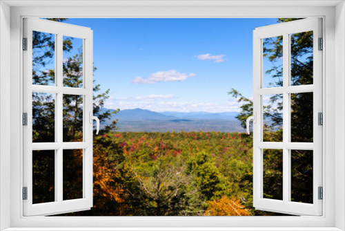 Fototapeta Naklejka Na Ścianę Okno 3D - beautiful fall colors in a New York state park with the Catskill Mountains in the background 