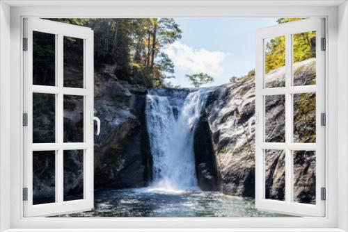 Fototapeta Naklejka Na Ścianę Okno 3D - Waterfalls cascades over a rock cliff, Elk River Falls, NC