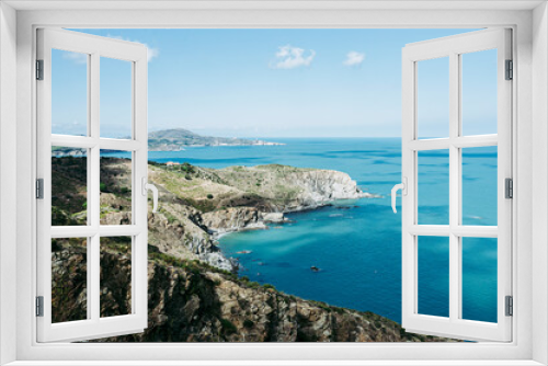 Fototapeta Naklejka Na Ścianę Okno 3D - Vue panoramique sur la côte rocheuse de la mer Méditerranée