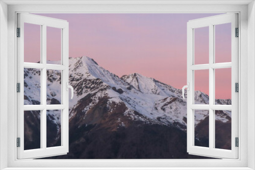 Fototapeta Naklejka Na Ścianę Okno 3D - Hautes-Pyrénées - Peyragudes - Lever de soleil sur les montagnes