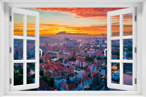 Fototapeta Naklejka Na Ścianę Okno 3D - Aerial sunset view of the amazing old town and rivers of Gdansk with ships