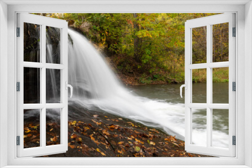 Fototapeta Naklejka Na Ścianę Okno 3D - Waterfall On Big Trout Creek In Autumn
