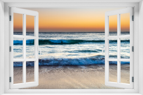 Fototapeta Naklejka Na Ścianę Okno 3D - Clear skies sunrise seascape