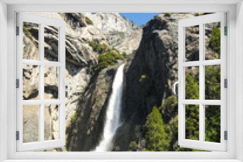 Fototapeta Naklejka Na Ścianę Okno 3D - Bridalveil Fall in the Yosemite national park, USA