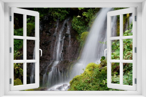 Fototapeta Naklejka Na Ścianę Okno 3D - 水の流れが美しい滝の風景　-吐竜の滝、北杜市、長野県、日本