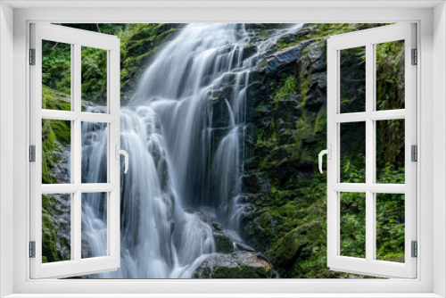 Fototapeta Naklejka Na Ścianę Okno 3D - piękny górski wodospad, siła i piękno natury woda kamienie i zieleń