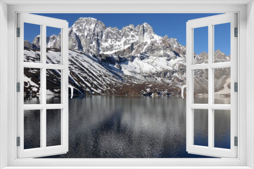 Fototapeta Naklejka Na Ścianę Okno 3D - Landscape with snow covered Himalayan mountains that are reflected in a lake in Nepal.