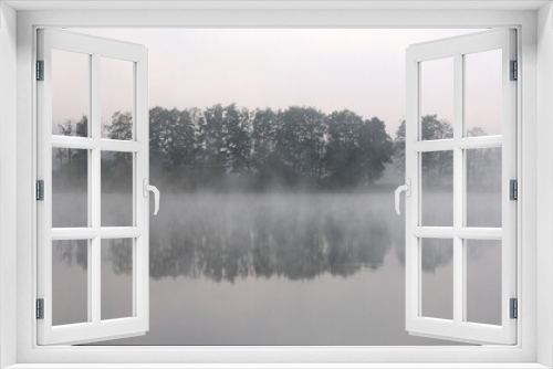 Fototapeta Naklejka Na Ścianę Okno 3D - Jesienne mgły nad jeziorem
