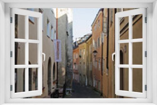 Fototapeta Naklejka Na Ścianę Okno 3D - An old narrow street in Salzburg, Austria
