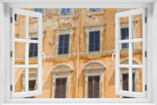 Fototapeta Naklejka Na Ścianę Okno 3D - Facade of old house in Rome