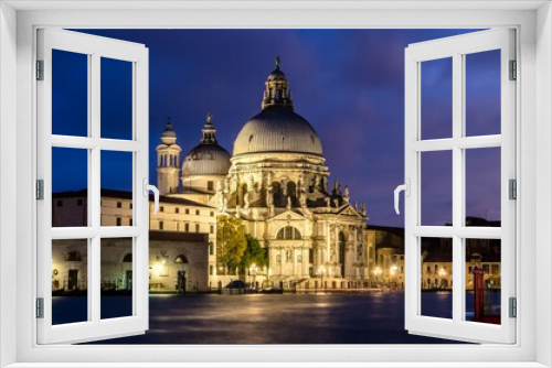 Fototapeta Naklejka Na Ścianę Okno 3D - The Basilica of St Mary of Health or Basilica di Santa Maria della Salute at grand canal at night in Venice, Italy