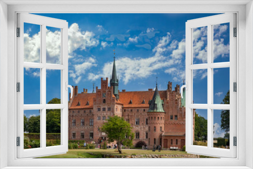 Fototapeta Naklejka Na Ścianę Okno 3D - Egeskov Castle in Denmark	