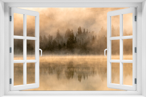 Fototapeta Naklejka Na Ścianę Okno 3D - morning mist on the lake