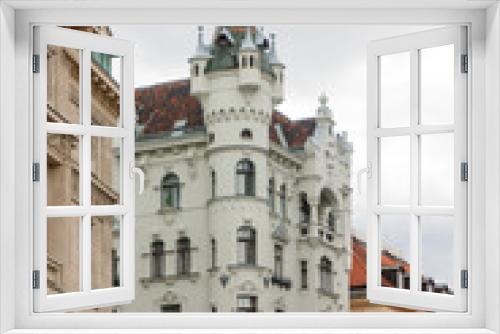 Fototapeta Naklejka Na Ścianę Okno 3D - Torre de edificio antiguo en la ciudad de Viena, pais de Austria