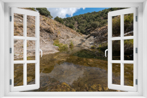 Fototapeta Naklejka Na Ścianę Okno 3D - Water flowing down a ravine in the Sierra Nevada