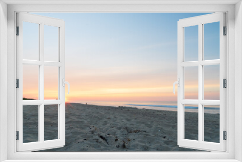 Fototapeta Naklejka Na Ścianę Okno 3D - Sunrise on the beach