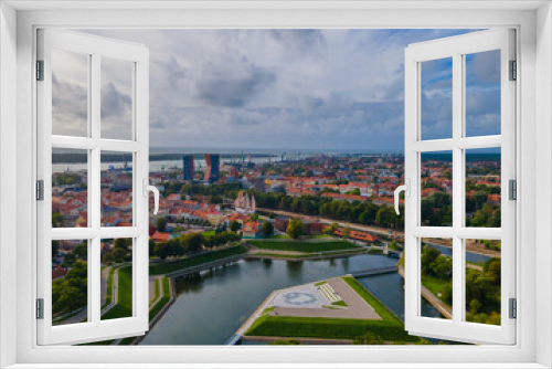 Fototapeta Naklejka Na Ścianę Okno 3D - Aerial view of Klaipeda city center and port in horizon