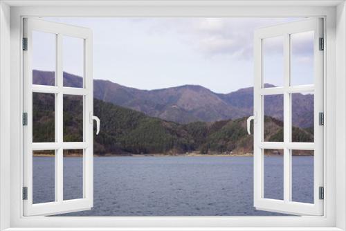 Fototapeta Naklejka Na Ścianę Okno 3D - 美しい山と湖畔の風景