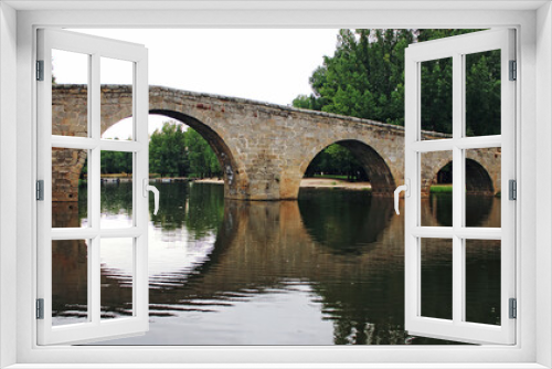 Fototapeta Naklejka Na Ścianę Okno 3D - Old stone bridge over river, Spain