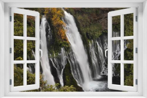 Fototapeta Naklejka Na Ścianę Okno 3D - Northern California Burney Falls
