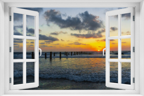 Fototapeta Naklejka Na Ścianę Okno 3D - Old quay in a sea sunset