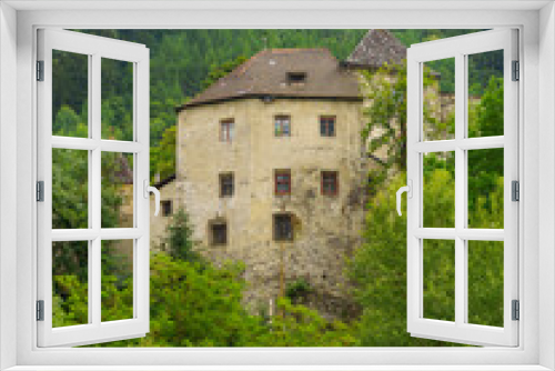 Fototapeta Naklejka Na Ścianę Okno 3D - Medieval castle of Klausen, in the Isarco valley