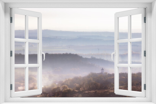 Fototapeta Naklejka Na Ścianę Okno 3D - Nebel im Tal, ein Kirchturm ragt empor