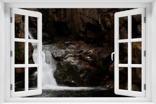 Fototapeta Naklejka Na Ścianę Okno 3D - Przesieka Wodospady i Kaskady