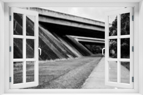 Fototapeta Naklejka Na Ścianę Okno 3D - Black and white bridge over a walkway