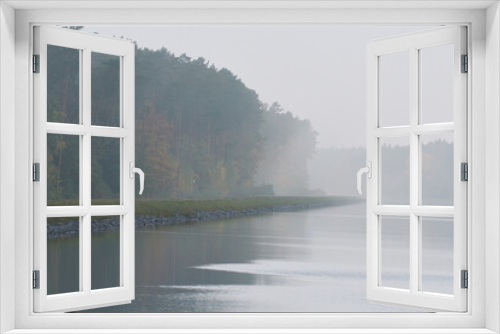 Fototapeta Naklejka Na Ścianę Okno 3D - Der Finowkanal im Nebel