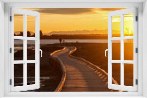 Fototapeta Naklejka Na Ścianę Okno 3D - walkway at sunset