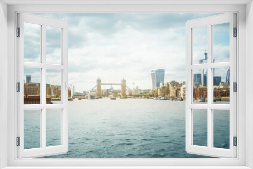 Fototapeta Naklejka Na Ścianę Okno 3D - Panoramic view of London skyline, UK