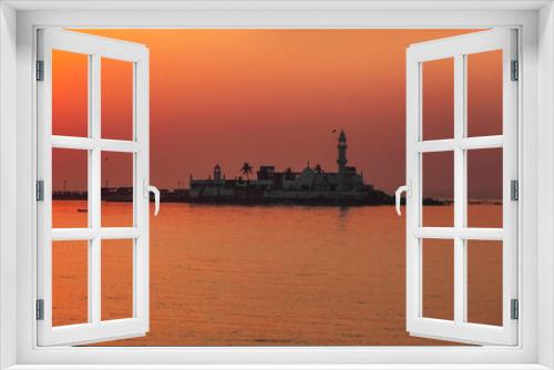 Fototapeta Naklejka Na Ścianę Okno 3D - Historic Haji Ali Dargah in Arabian sea near Mumbai under sunset
