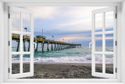 Fototapeta Naklejka Na Ścianę Okno 3D - The pier in Venice Florida is great for catching sunsets and just looking at the Gulf of Mexico.