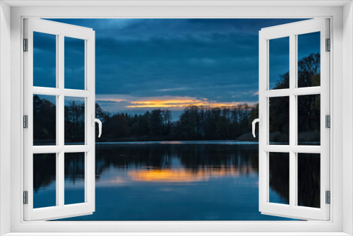 Fototapeta Naklejka Na Ścianę Okno 3D - sunset over a rural lake
